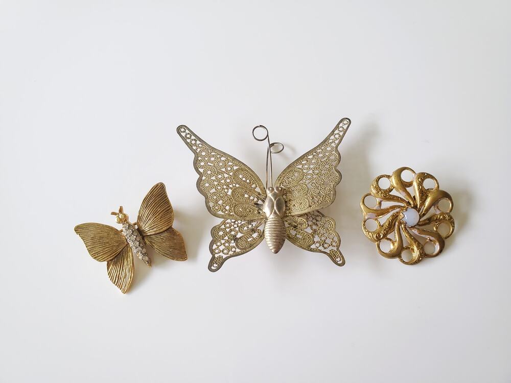 Vintage Lot of 3 Piece Dainty Gold Tone Brooches